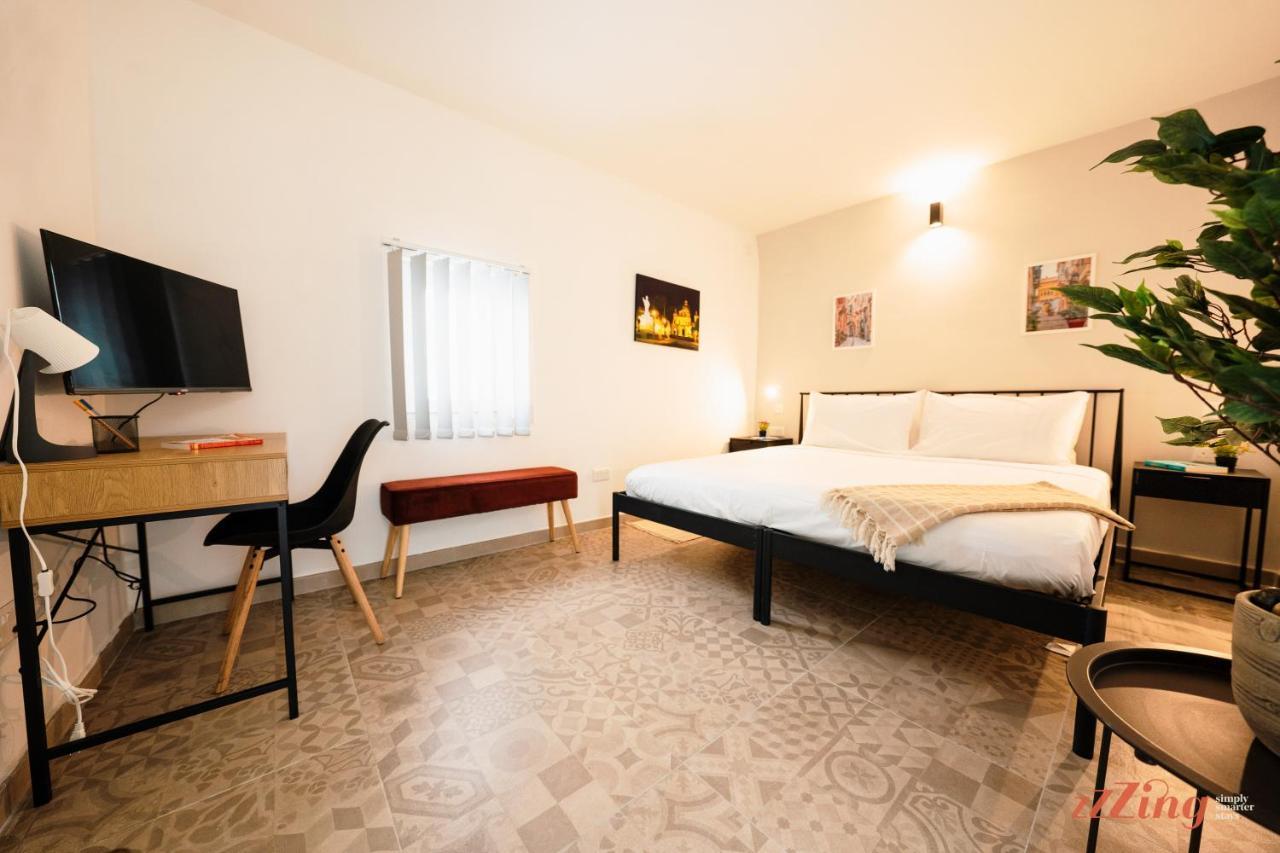 A Modern Maltese Townhouse In Case de vacanță